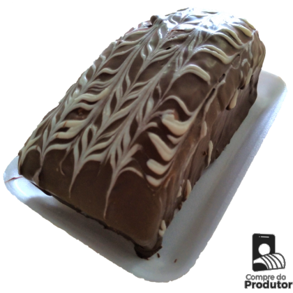 Bolo Mármore com Cobertura de Chocolate Meio Amargo